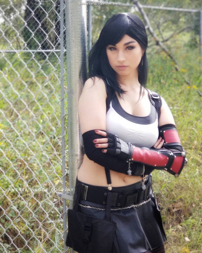 Final Fantasy 7 - Tifa Lockhart Cosplay full body portrait