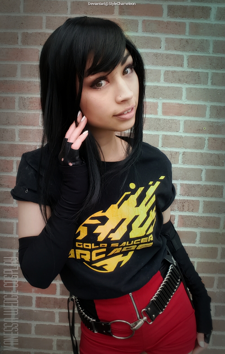 Final Fantasy 7 - Tifa Lockhart (T-Shirt) (Concept) Cosplay full length photo