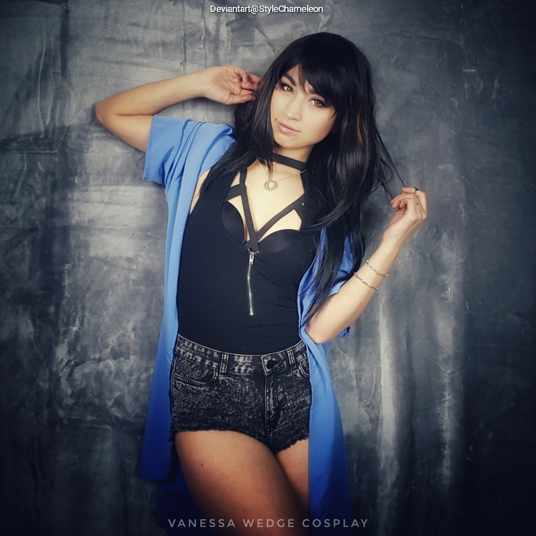 Final Fantasy 8 - Rinoa Heartilly Cosplay full length photo