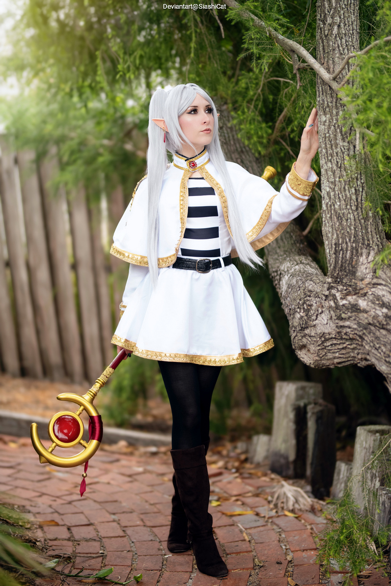 Frieren - Beyond Journeys End - Frieren (The Slayer) Cosplay full length photo