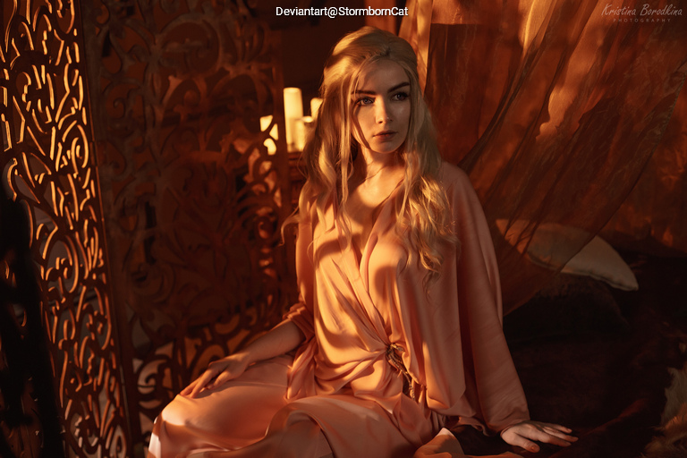 Game of Thrones - Daenerys Targaryen Cosplay full body character photo