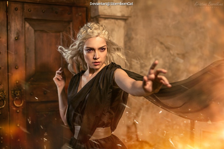 Game of Thrones - Daenerys Targaryen Cosplay full length photo