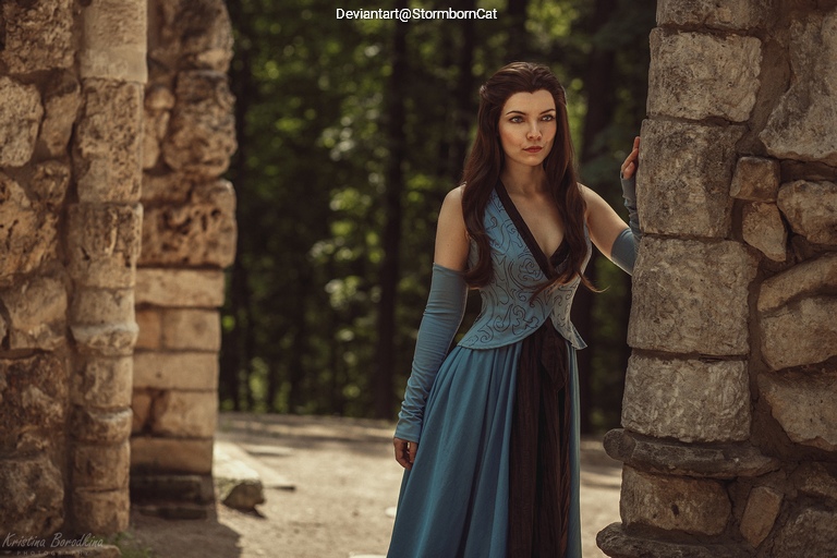 Game of Thrones - Margaery Tyrell (Queen Consort) Cosplay full body portrait