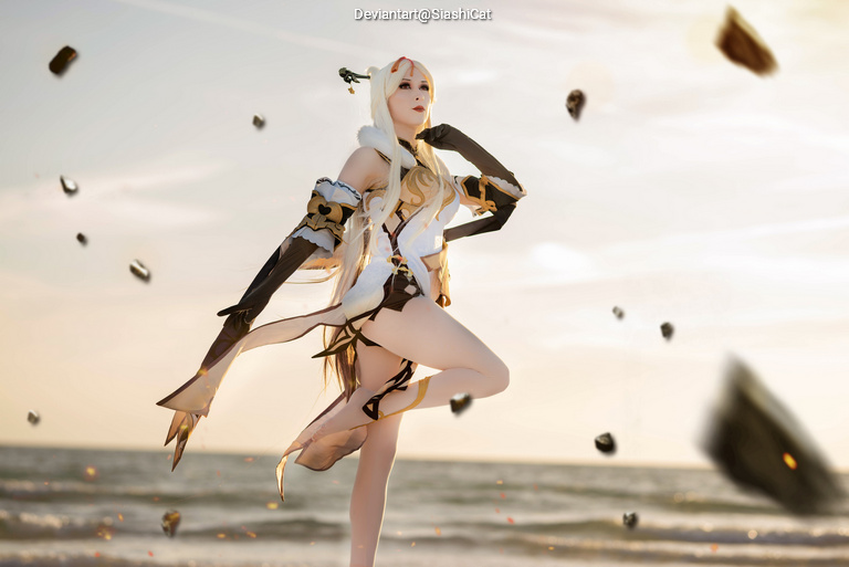 Genshin Impact - Ningguang (Gold Leaf and Pearly Jade) Cosplay full body portrait
