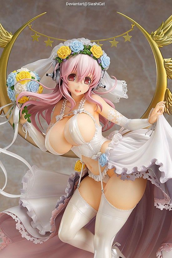 Good Smile - Super Sonico 10th Anniversary Figure - Super Sonico (Wedding) (Bride) Cosplay character recreation portrait