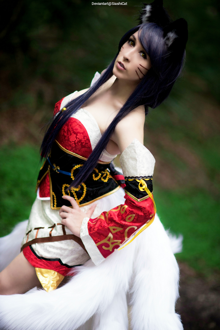 League of Legends - Ahri (The Nine-Tailed Fox) Cosplay full length photo