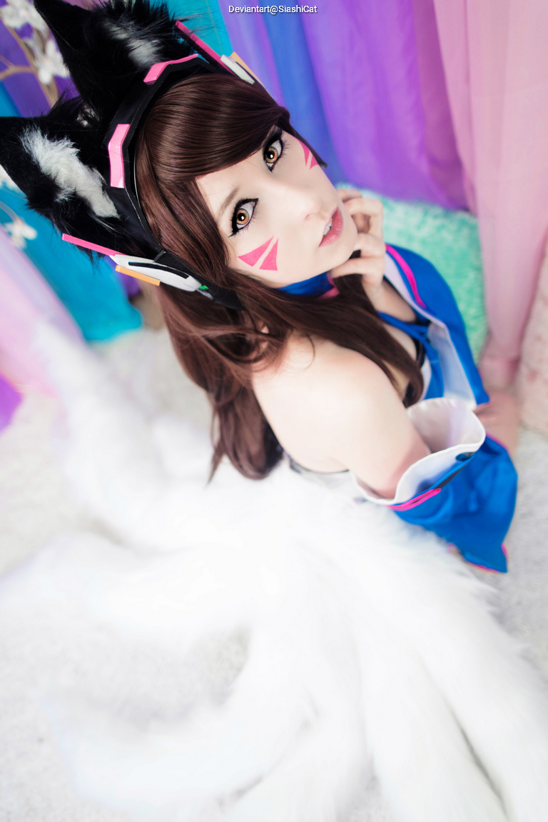 League of Legends - Ahri (The Nine-Tailed Fox) (KDA) Cosplay full body portrait