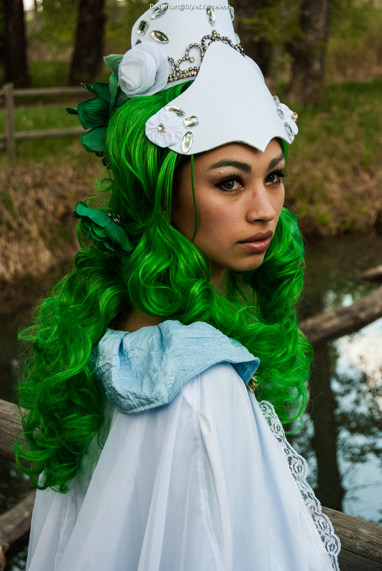 Ni no Kuni - Wrath of the White Witch - Cassiopeia (The White Witch) Cosplay full body character photo