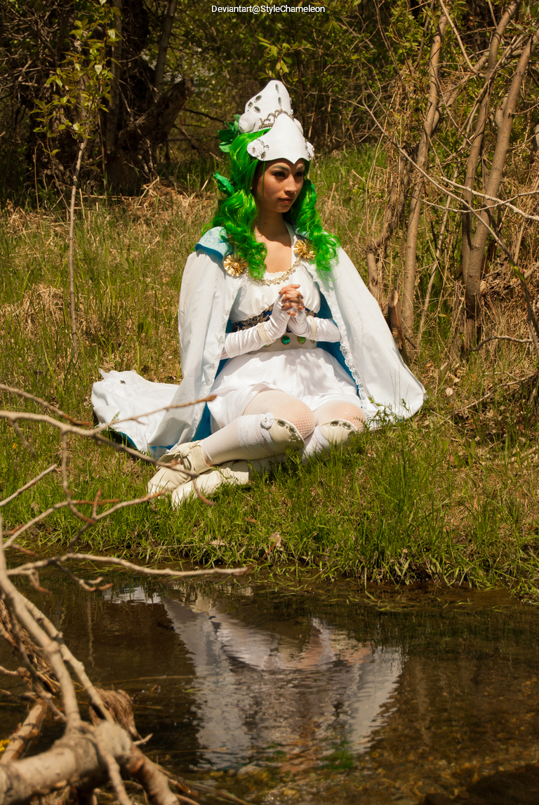 Ni no Kuni - Wrath of the White Witch - Cassiopeia (The White Witch) Cosplay full body portrait