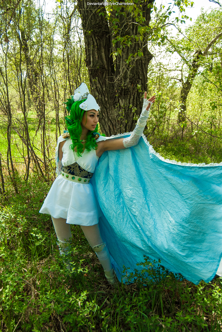Ni no Kuni - Wrath of the White Witch - Cassiopeia (The White Witch) Cosplay full length photo