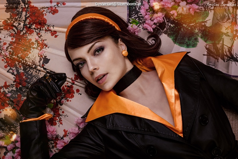No One Lives Forever 2 - Catherine Anne Archer (The Fox) Cosplay costume showcase portrait