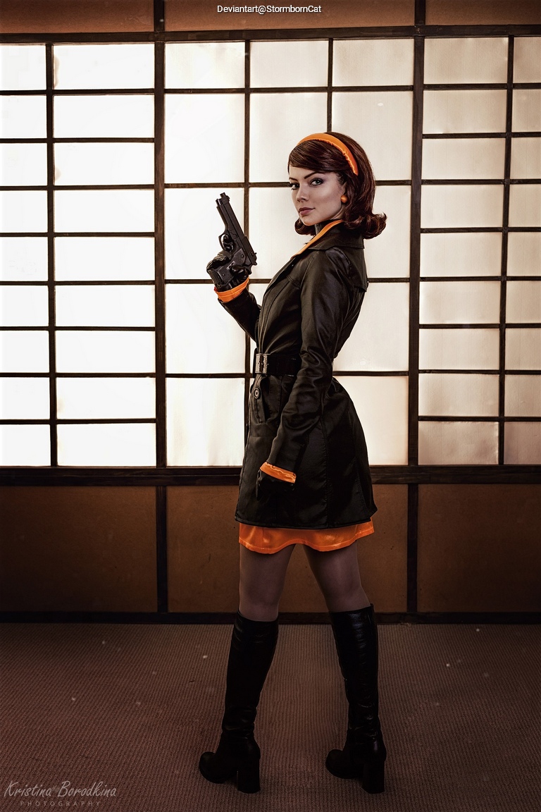 No One Lives Forever 2 - Catherine Anne Archer (The Fox) Cosplay full length photo
