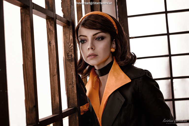 No One Lives Forever 2 - Catherine Anne Archer (The Fox) Cosplay full length character portrait