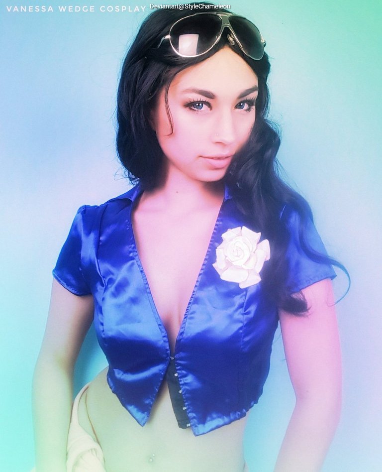One Piece - Nico Robin (Devil Child) Cosplay - expressive portrait