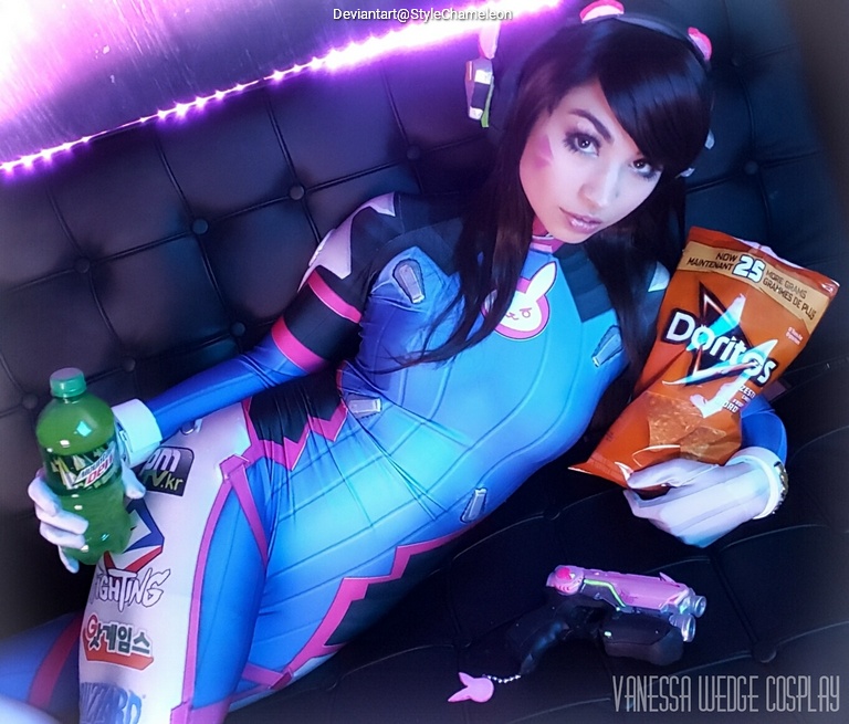 Overwatch - D.VA (Hana Song) Cosplay full body character photo