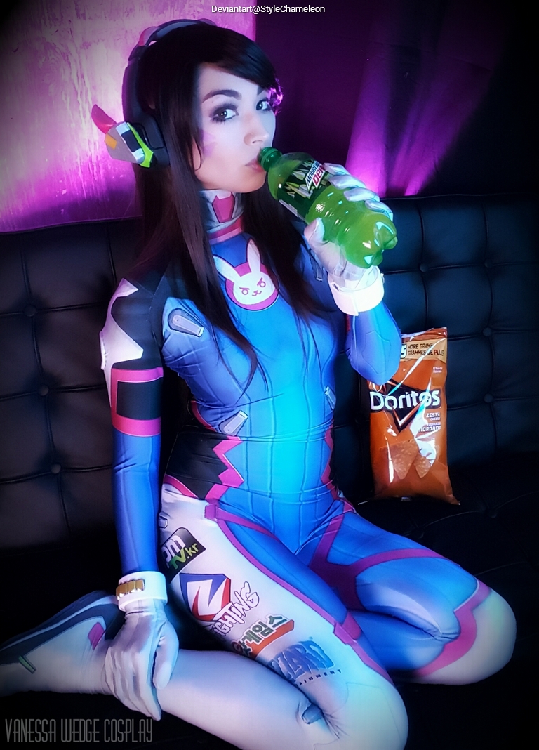 Overwatch - D.VA (Hana Song) Cosplay character costume portrait