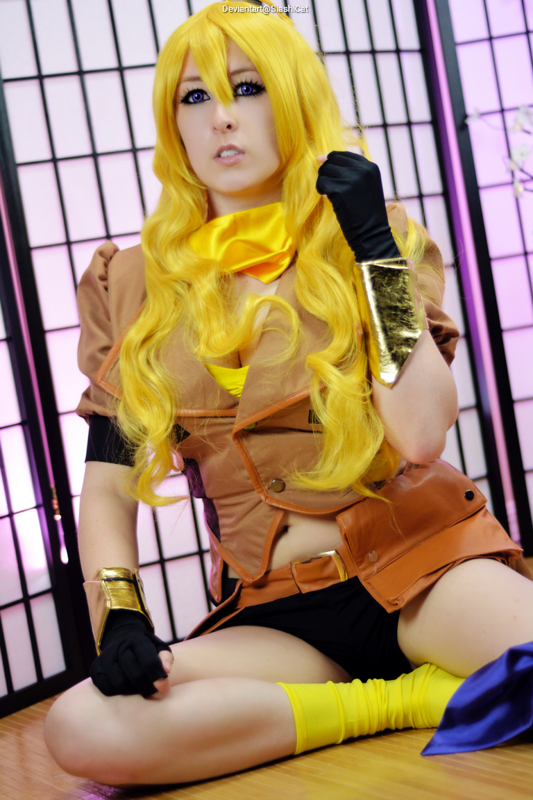 RWBY - Yang Xiao Long (Blondie) Cosplay full body portrait