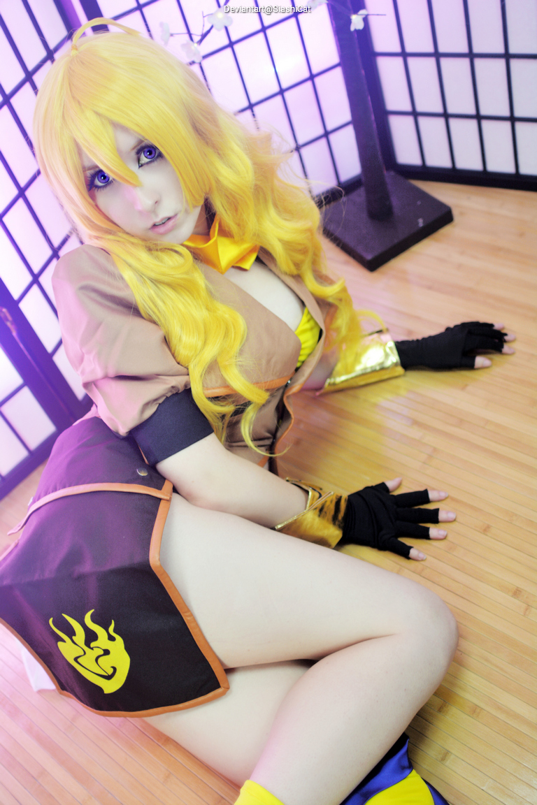 RWBY - Yang Xiao Long (Blondie) Cosplay full length photo