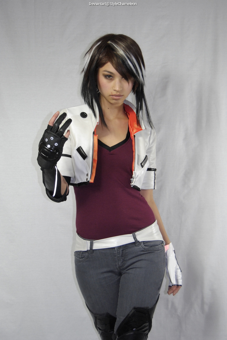 Remember Me - Nilin Cartier-Wells Cosplay full length character portrait