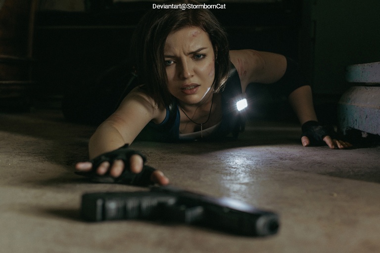 Resident Evil 3 - Remake - Jill Valentine Cosplay costume showcase portrait