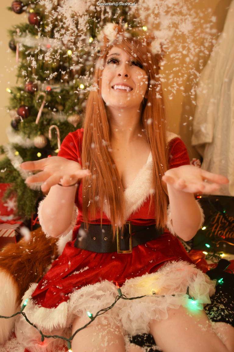 Spice and Wolf - Holo (Holo the Wise Wolf) (Christmas) Cosplay full body portrait