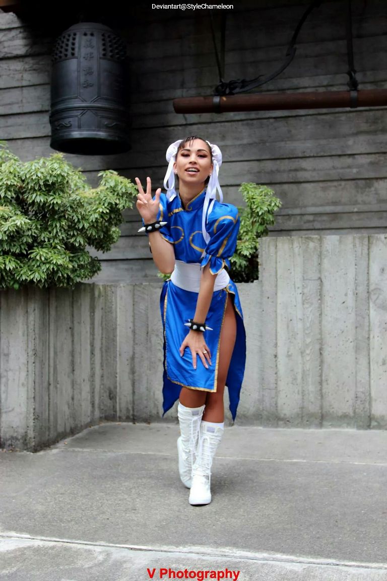 Street Fighter 5 - Chun-Li Cosplay - costume showcase portrait
