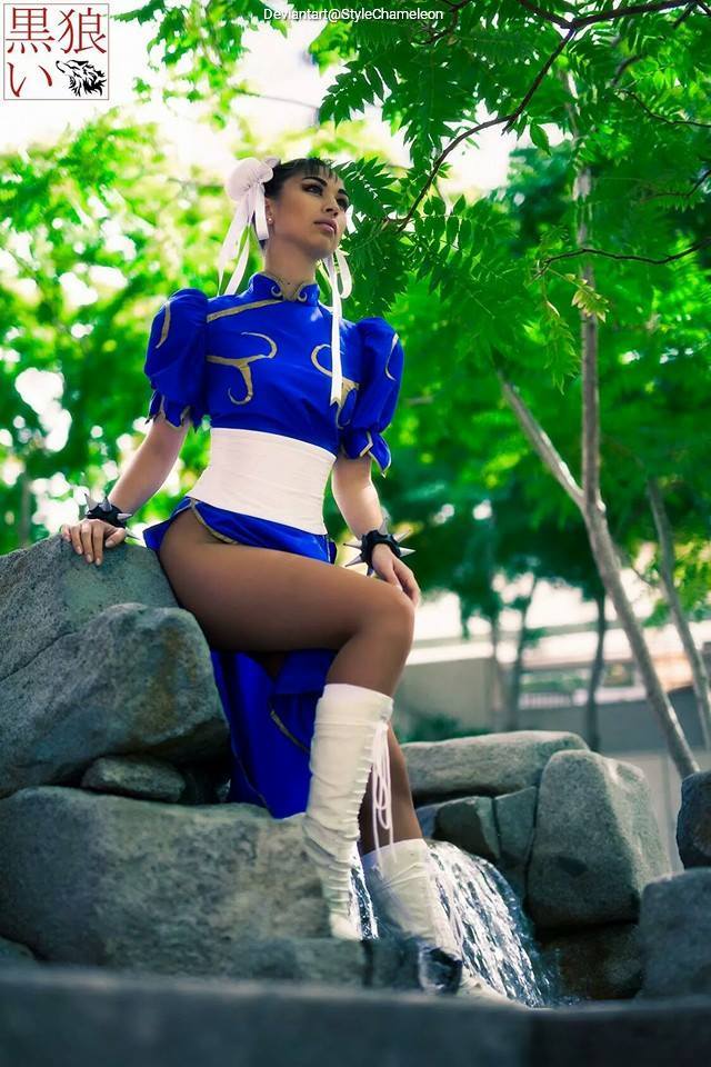 Street Fighter 5 - Chun-Li Cosplay - full body character photo