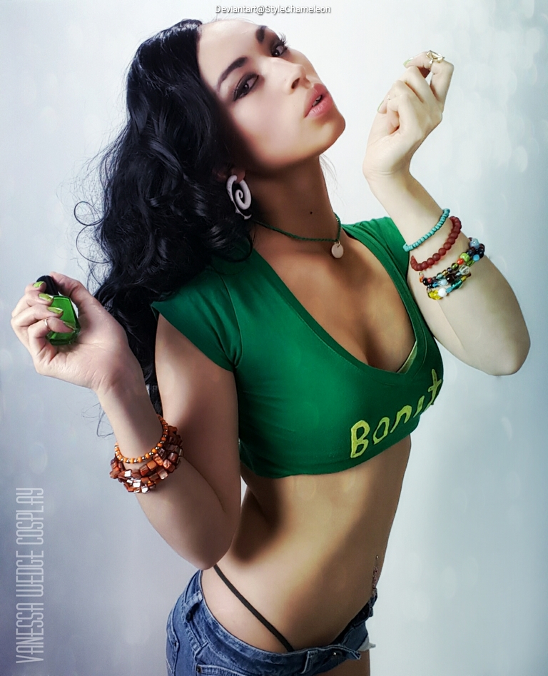 Street Fighter 5 - Laura Matsuda Cosplay full body portrait