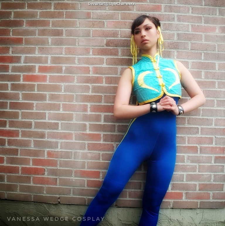 Street Fighter Alpha - Chun-Li Cosplay full body portrait