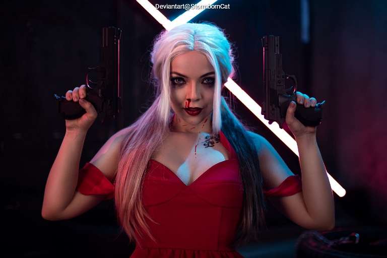 Suicide Squad - Harley Quinn (Harleen Frances Quinzel) Cosplay full length photo