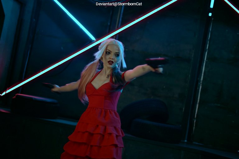 Suicide Squad - Harley Quinn (Harleen Frances Quinzel) Cosplay character costume portrait