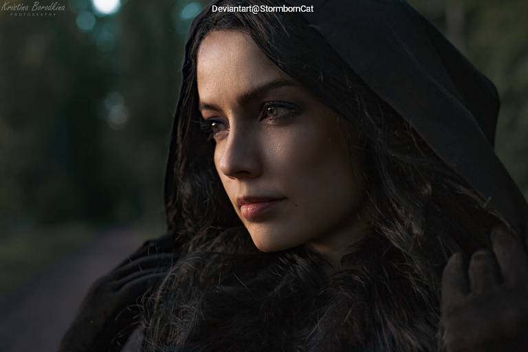 The Witcher 3 - Wild Hunt - Yennefer of Vengerberg Cosplay - full length port.
