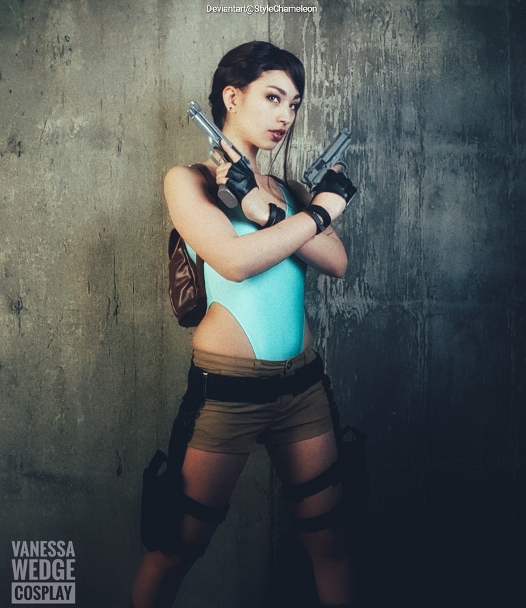 Tomb Raider - Lara Croft (Classic) Cosplay full body character photo