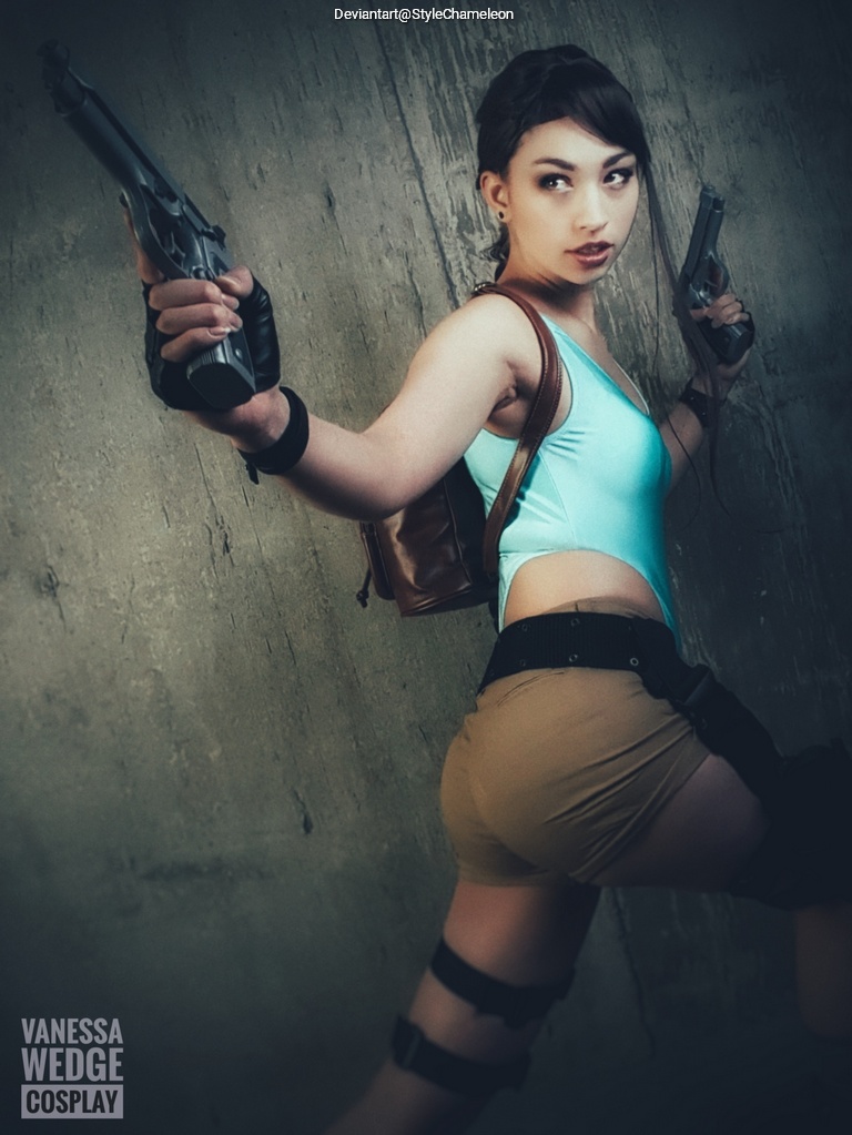 Tomb Raider - Lara Croft (Classic) Cosplay full length photo
