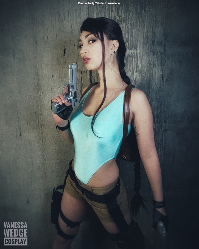 Tomb Raider - Lara Croft (Classic) Cosplay full body portrait