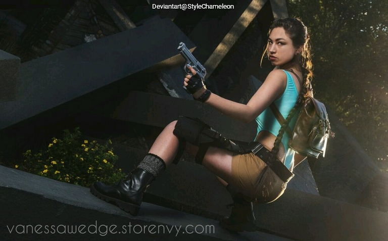 Tomb Raider - Lara Croft (Classic) Cosplay full length photo