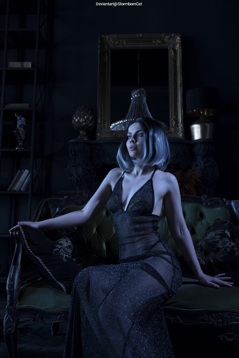 Underworld - Selene (Evening Dress) Cosplay character costume portrait