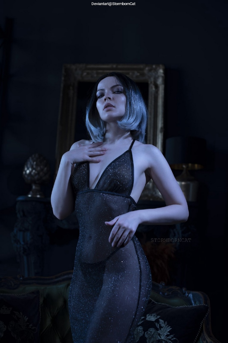 Underworld - Selene (Evening Dress) Cosplay full body character photo