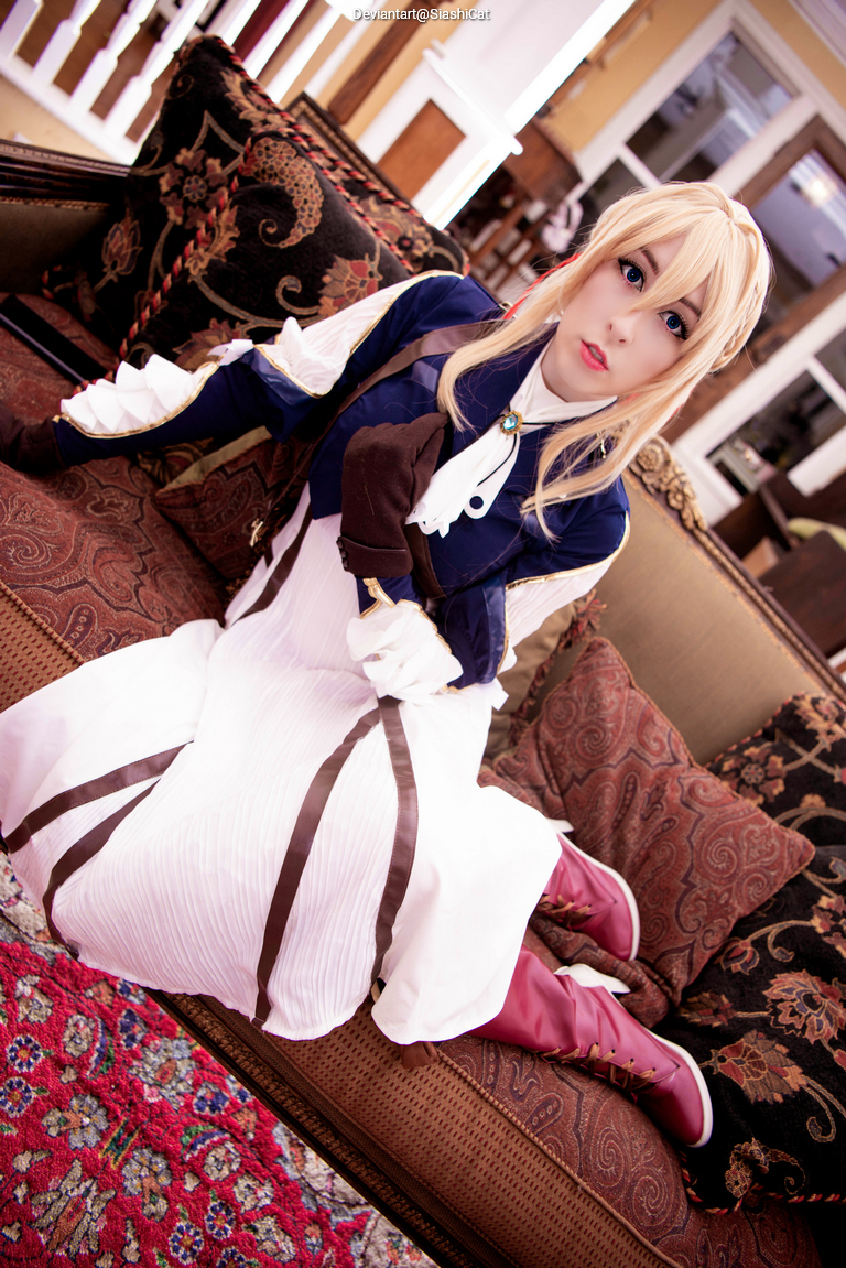 Violet Evergarden - Violet Evergarden Cosplay - costume portrait Violet Evergarden - Violet Evergarden Cosplay - costume portrait