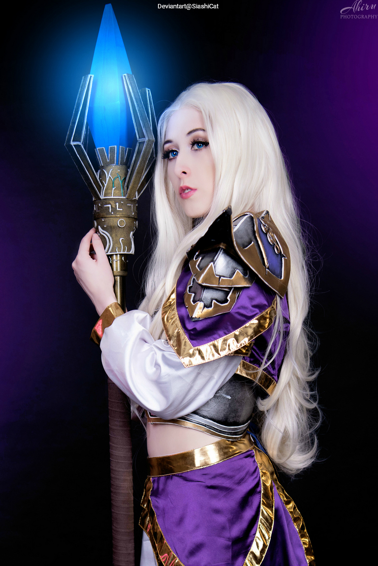 World of Warcraft - Battle for Azeroth - Jaina Proudmoore Cosplay full length photo