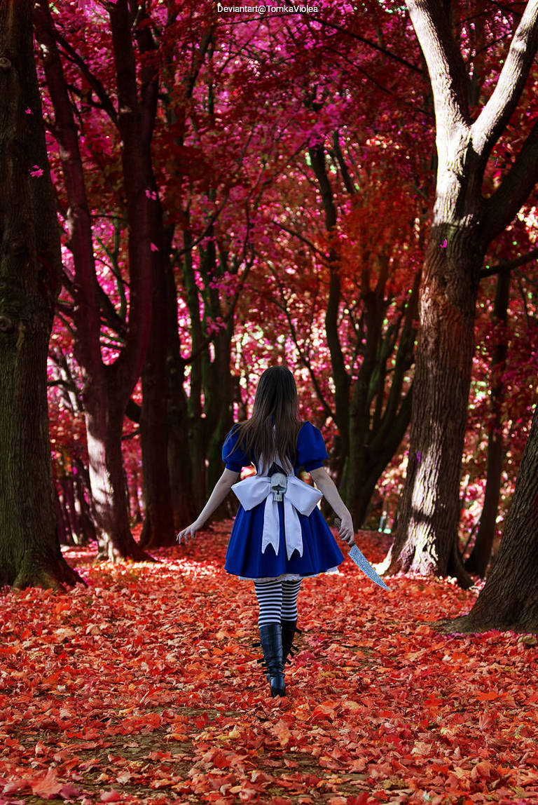 Alice - Madness Returns - Alice Cosplay character costume portrait