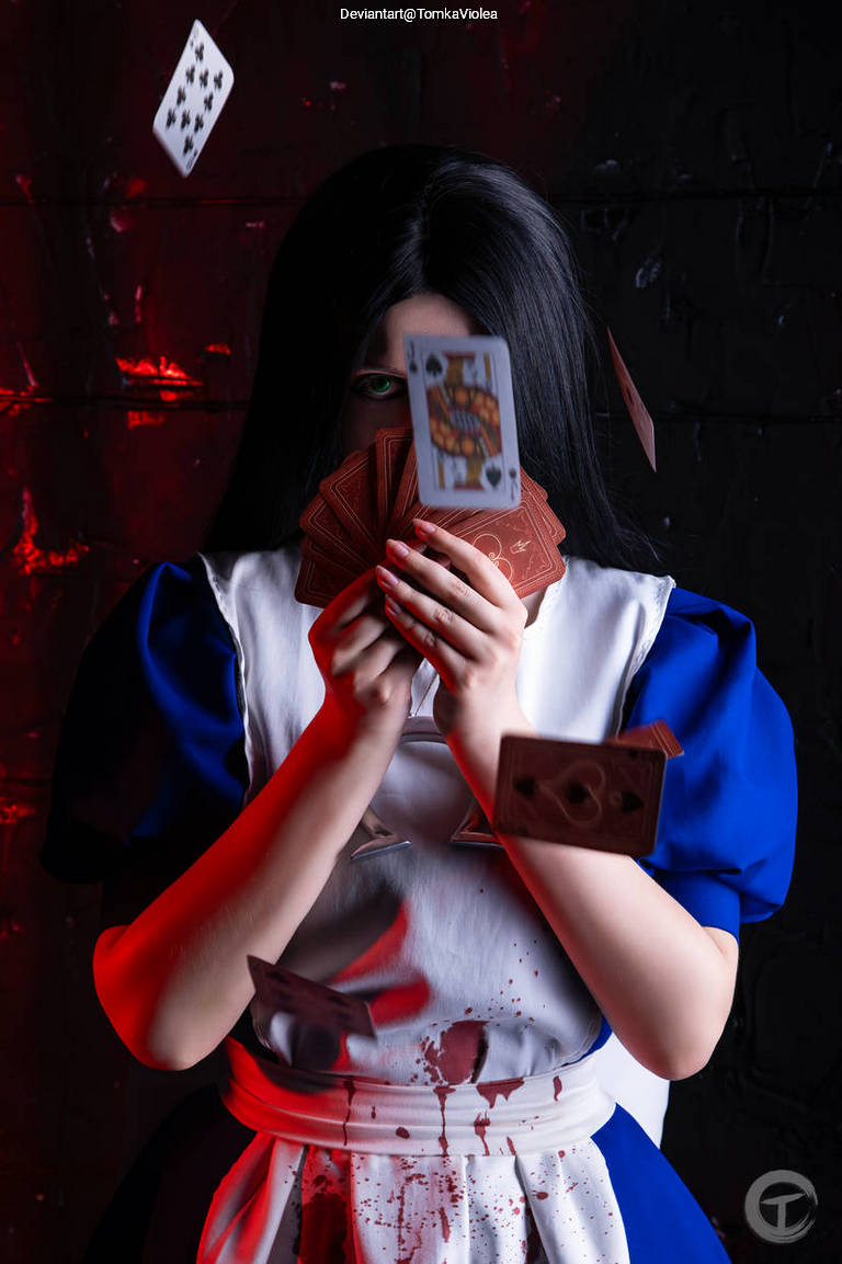 Alice - Madness Returns - Alice Cosplay full length character portrait