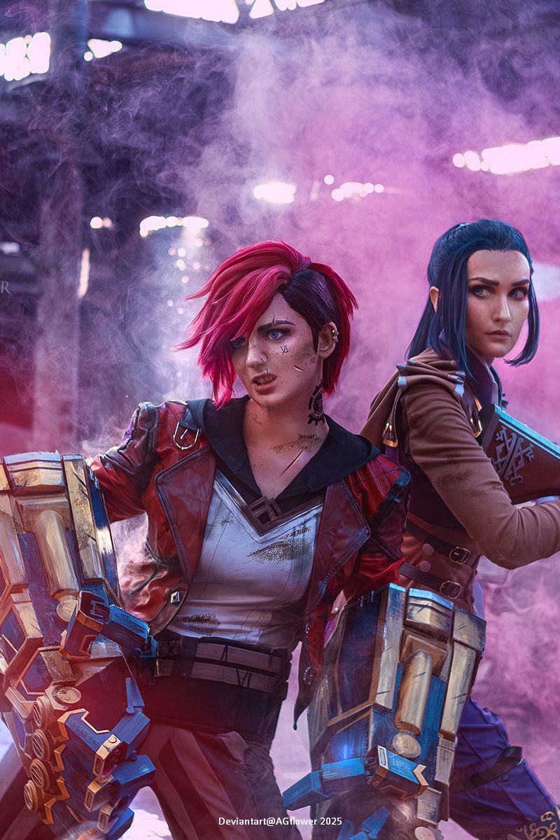 Arcane - League of Legends - Caitlyn Kiramman (The Sheriff of Piltover) & Vi (Arcane) (The Piltover Enforcer) Cosplay full length photo