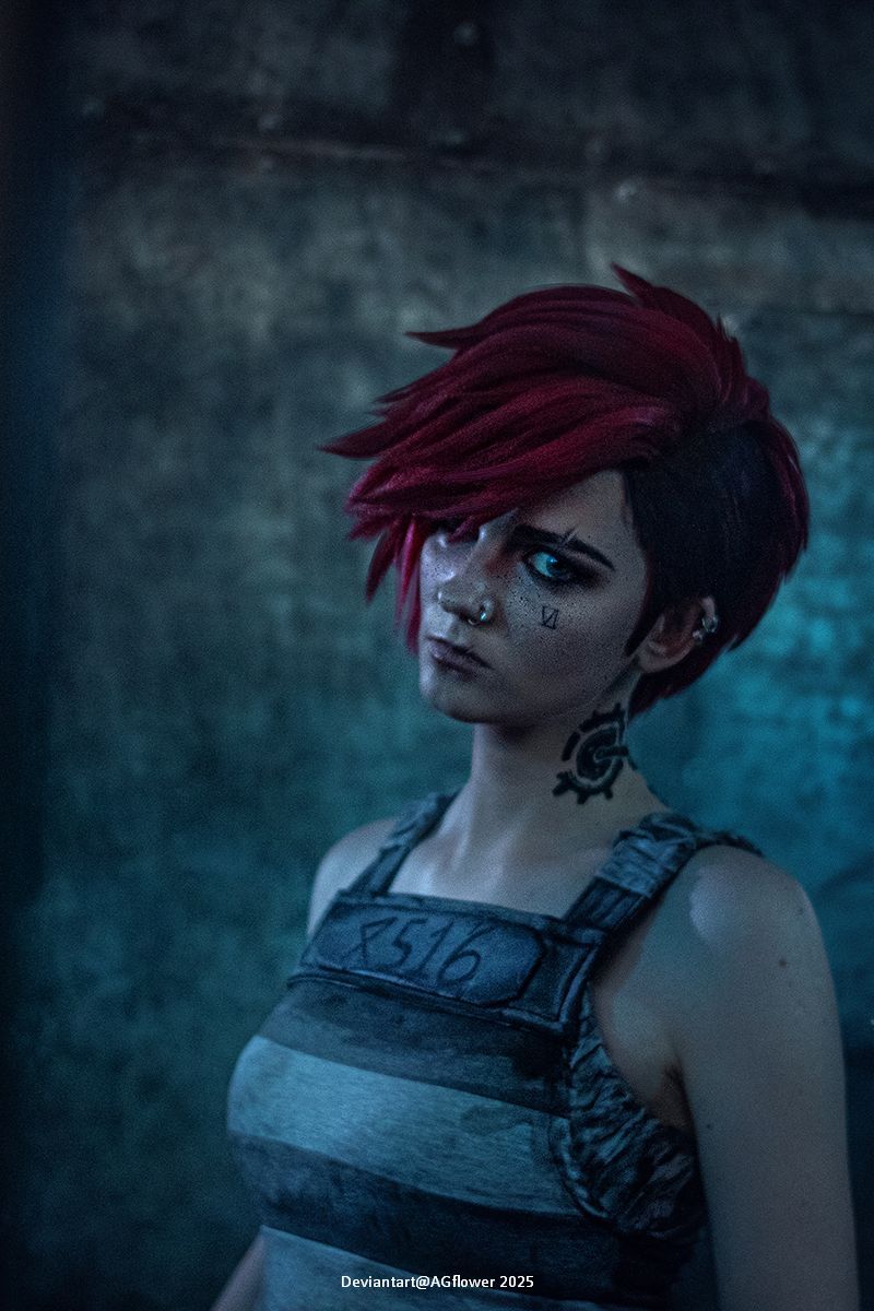 Arcane - League of Legends - Vi (Arcane) (The Piltover Enforcer) (Prison) Cosplay full body portrait