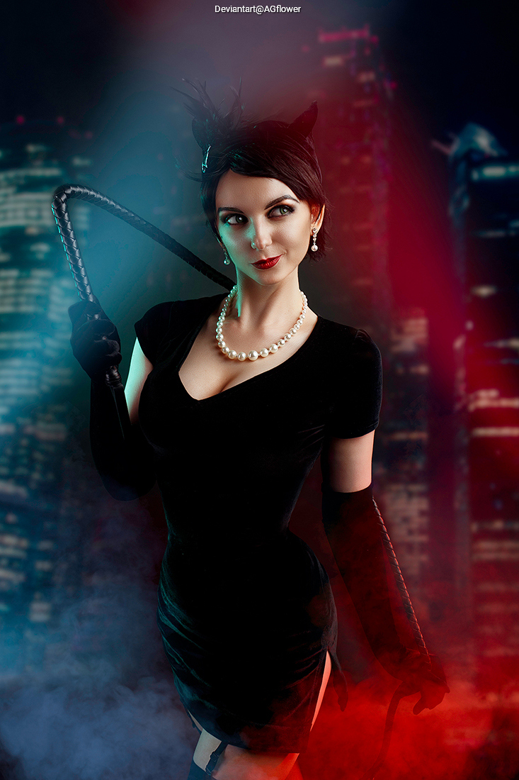 Batman - Catwoman (Selina Kyle) (Casual) Cosplay character costume portrait