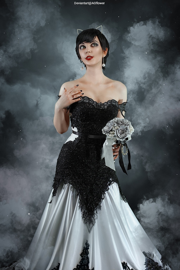 Batman - Catwoman (Selina Kyle) (Casual) Cosplay character recreation portrait