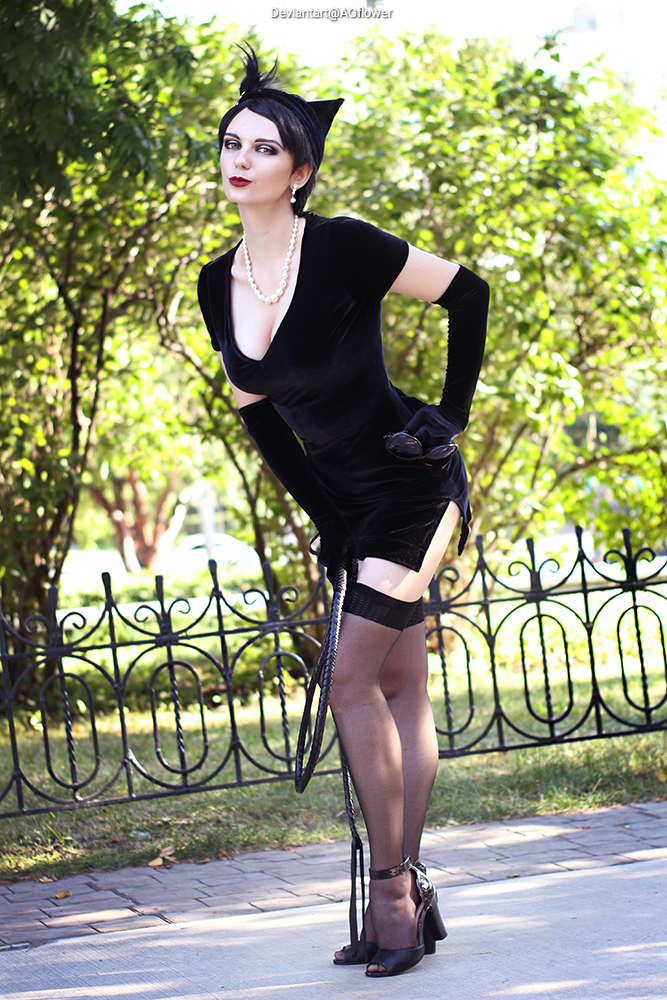 Batman - Catwoman (Selina Kyle) (Casual) Cosplay full body portrait