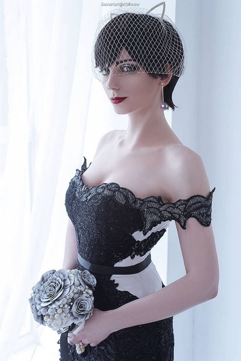 Batman - Catwoman (Selina Kyle) (Casual) Cosplay full length character portrait