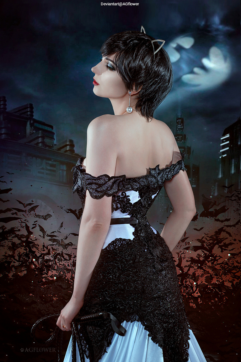 Batman - Catwoman (Selina Kyle) (Casual) Cosplay character costume portrait