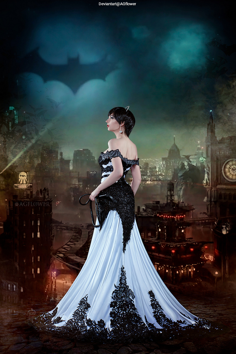 Batman - Catwoman (Selina Kyle) (Casual) Cosplay costume showcase portrait